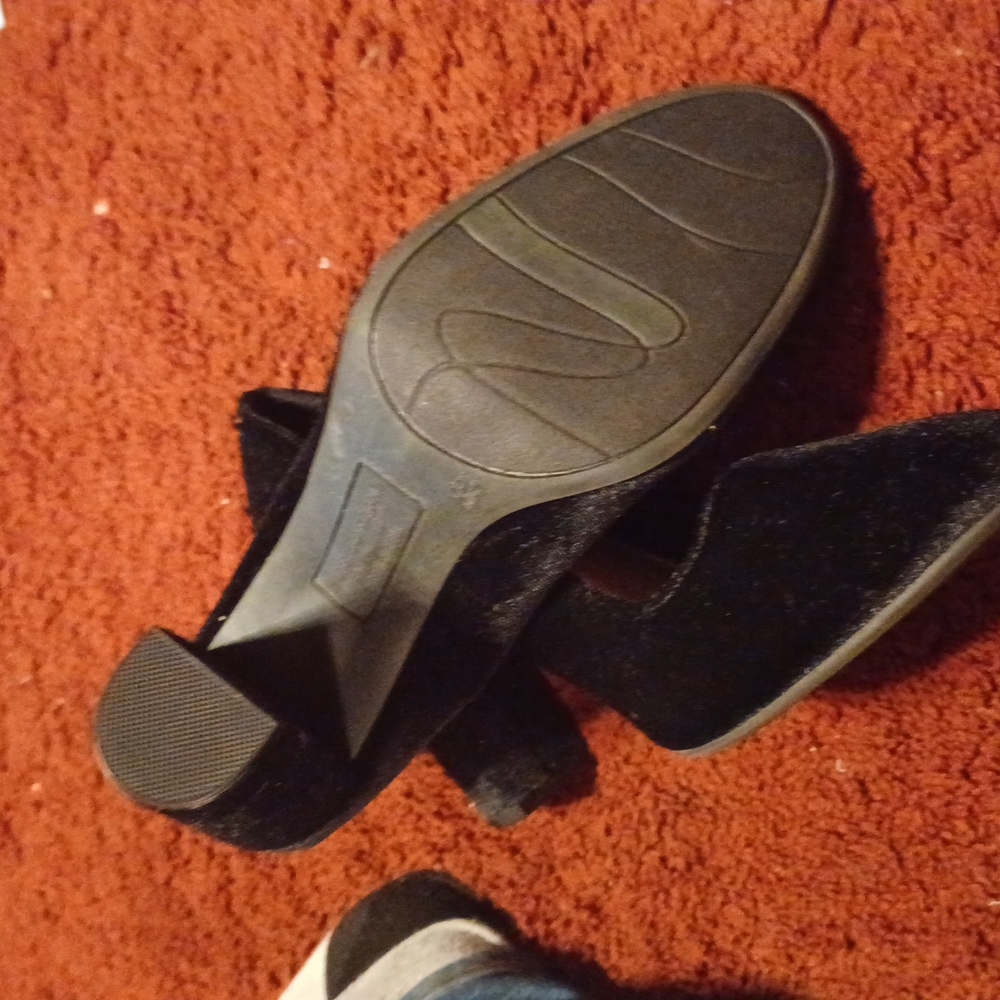 Shoes - Picture 3 of 4